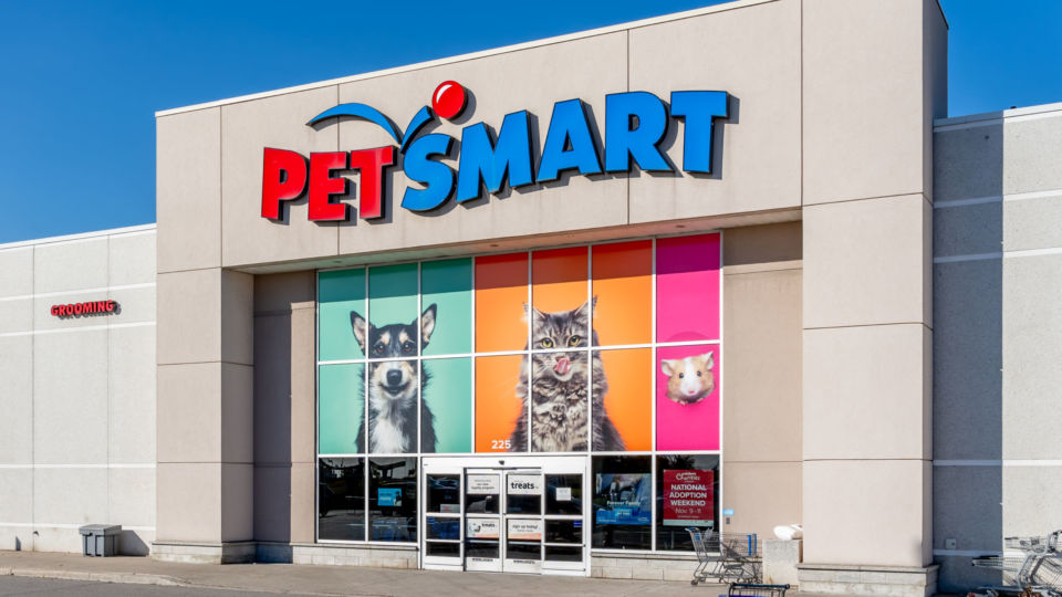 Bloomberg PetSmart Investors Prodded By Labor Group Over Worker Safety 